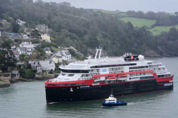 04 March 2020 - 07-23-16 
Escorted by tug Plymouth Rock cruise ship Fridtjof Nansen passes Kingswear as it arrives in Dartmouth
-------------- 
Cruise ship Fridtjof Nansen visits Dartmouth
